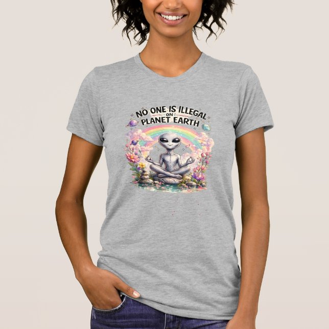 CAMISETA NINGUÉM É ILEGAL NO PLANETA TERRA (Frente)