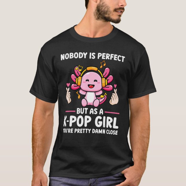 Camiseta Ninguém É Perfeito, Mas Como Um Merchandise Pop K  (Frente)