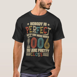 Camiseta Ninguém É Perfeito, Mas Se Você Foi Nascer Em 2006