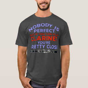 Camiseta Ninguém É Perfeito, Mas Se Você Pode Jogar Clarine