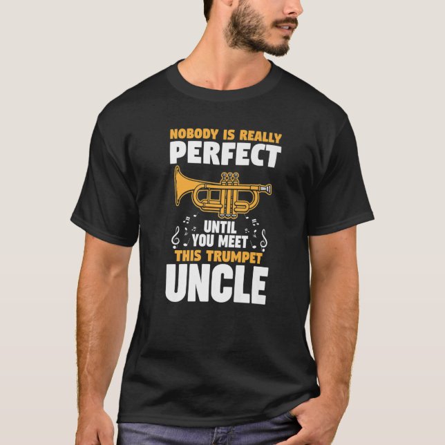 Camiseta ninguém é perfeito para trompetes do tio (Frente)