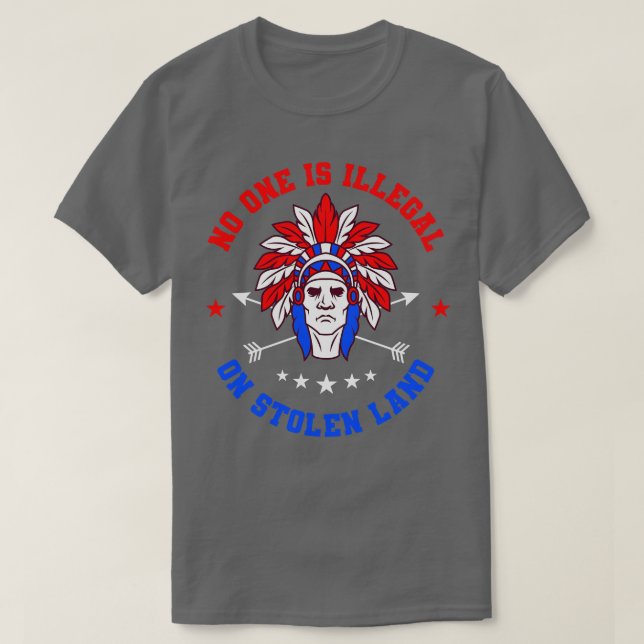 Camiseta Ninguém É Um Presente Americano Nativo Ilegal (Frente do Design)