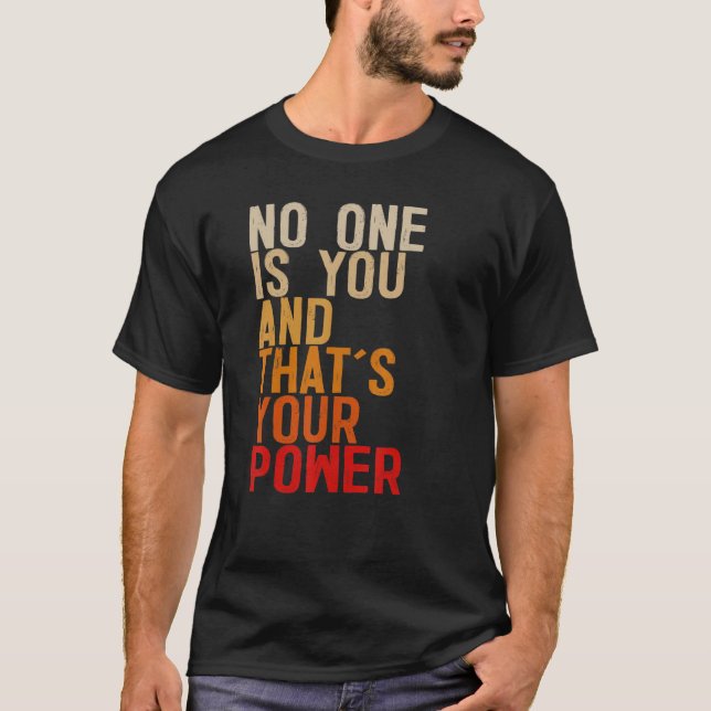 Camiseta Ninguém É Você E Essa É Sua Motivação De Poder Say (Frente)