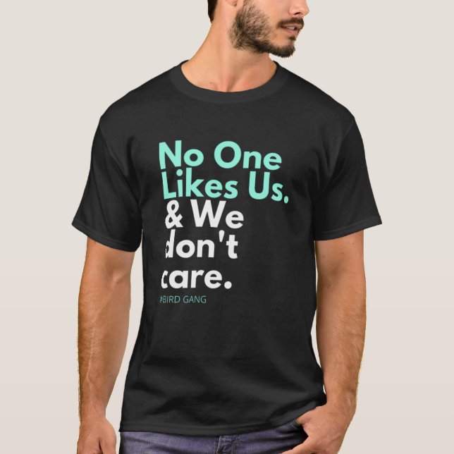 Camiseta Ninguém gosta de nós e não nos importamos  (Frente)