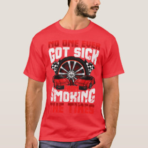 Camiseta Ninguém nunca ficou doente por fumar o carro dos p