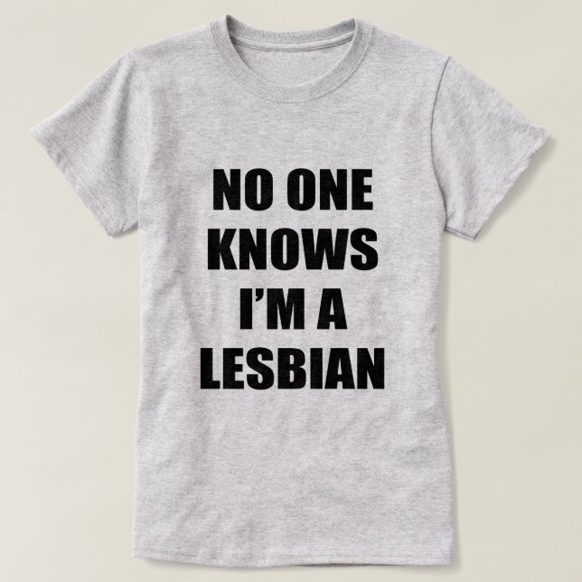 CAMISETA NINGUÉM SABE QUE EU SOU LESBIANO (Frente do Design)