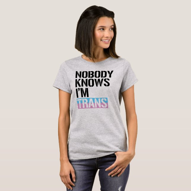 Camiseta Ninguém sabe que sou Trans.  (Frente Completa)