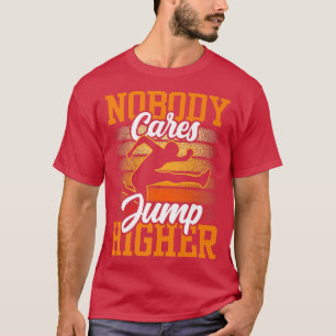 Camiseta Ninguém se preocupa com o Mais alto jump dizendo M