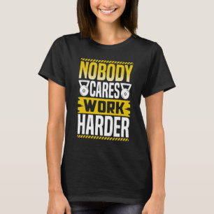 Camiseta Ninguém se preocupa em trabalhar mais durante o tr