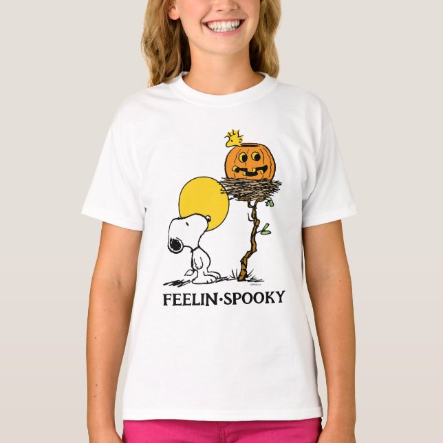 Camiseta Ninho de Snoopy & Woodstock com Jack O' Lanterna (Frente)
