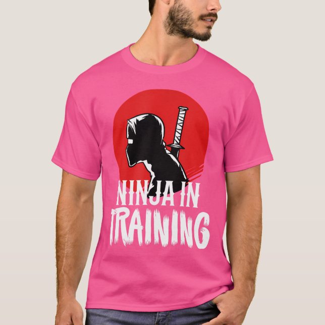Camiseta Ninja Treinando Engraçado Karate (Frente)