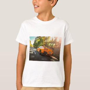 Camiseta Nissan GT-R alaranjado que rasga-se através das