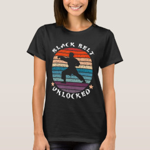 Camiseta Nível do cinto preto de alcance desbloqueado Karat