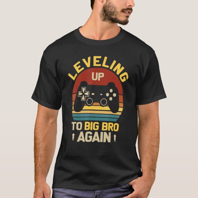 Camiseta Nivelando Para O Big Bro De Novo Promovido Para O  (Frente)