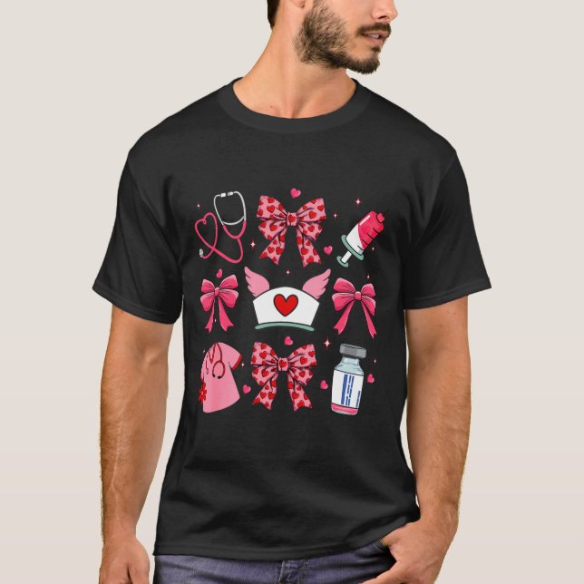 Camiseta Nk Valentine Nurse Coquette Bow Cuds Favorite  (Frente)