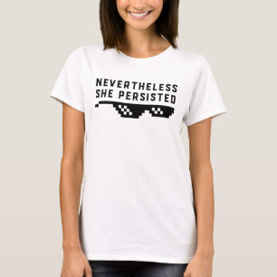 Camiseta No Entanto, Ela Persiste Em Lidar Com Ela Feminist