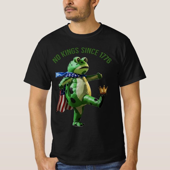 Camiseta No Kings Since 1776 Portland Frog |  Frog Kicking  (Frente)
