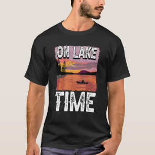 Camiseta No Lago Time Engraçado Barco Boat Navegando