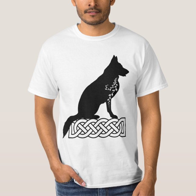 Camiseta Nó Negra do Marinheiro do german shepherd Loki (Frente)