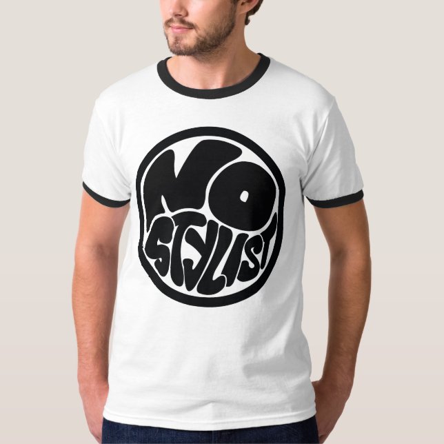 Camiseta NO STYLIST emblema preto (Frente)