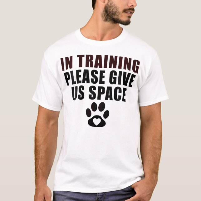 Camiseta No Treinamento, Por Favor, Dê-Nos Um Cão De Treina (Frente)
