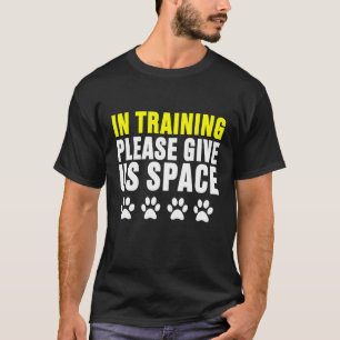Camiseta No Treinamento, Por Favor, Dê-Nos Um Cão Reativo N