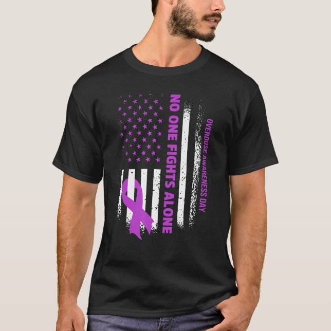 Camiseta Nobody Fights Overdose Alone USA Flag purple Ribbo (Frente)
