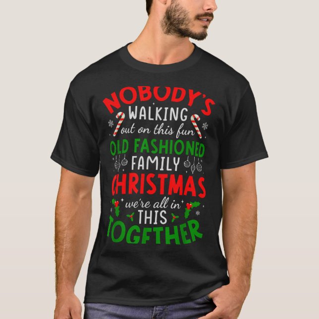 Camiseta Nobody's Walking Out On This Fun Old Fashioned Fam (Frente)