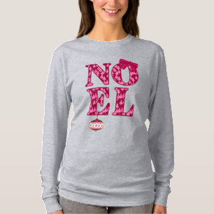 Camiseta NOEL em um padrão de árvore de Natal da Burgundy