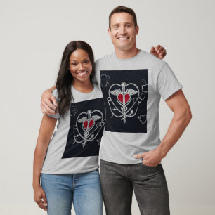 Camiseta "Noir Elegance: Camisa-T Inspirada em Vintage