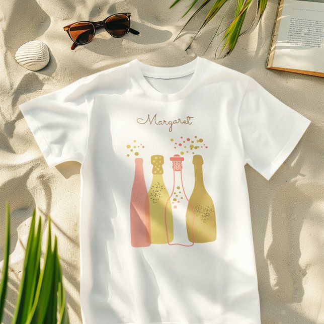 Camiseta Noite das Garotas Retrô Champagne Personalizado Fo (For a bachelorette part or any time, our retro Champagne T-shirt sports a cute golden retro look.)