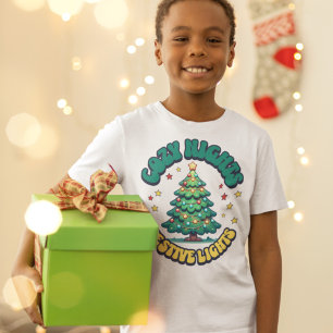 Camiseta Noites Cozy, Luzes Festivas, Árvore de Natal