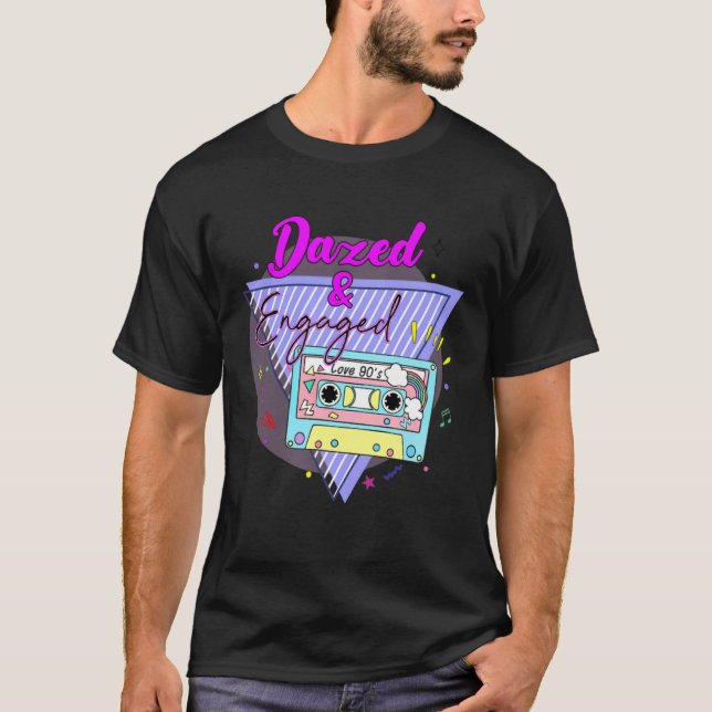 Camiseta Noiva Noivo Cassete Retro Anos 90 Dazed Engaged Ba (Frente)