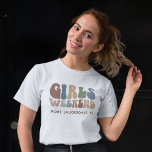 Camiseta Noiva retrô de despedida de solteira para meninas<br><div class="desc">Abrace o espírito da melhor viagem para meninas com nossa camiseta de fim de semana de despedida de solteira com tipografia retrô personalizada! Este top chique e estiloso serve como a lembrança perfeita de uma escapadela memorável com suas mulheres favoritas. A frente da camisa apresenta uma tipografia cativante de inspiração...</div>