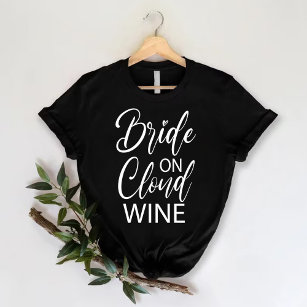 Camiseta Noiva sobre Vinho na Nuvem   Festa de solteira eng