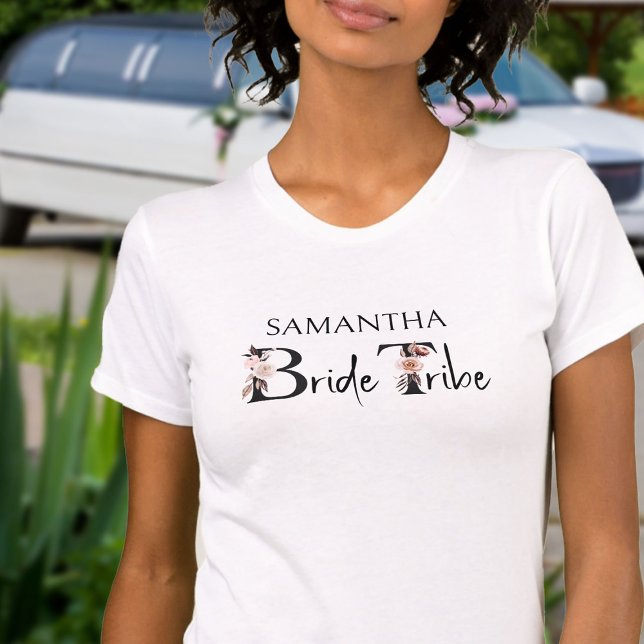 Camiseta Noiva Tribe Boho Floral Letters Bachelorette (Bride Tribe shirt for your bachelorette and pre-wedding gatherings)