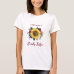 Camiseta Noiva Tribo Floral Sunflower Burgundy Casamento Ro<br><div class="desc">Esta camiseta da tribo de noiva apresenta um design floral de cor d'água com um girassol e rosas de burlões. Personalize com seu próprio texto. Os produtos correspondentes estão disponíveis. Visite nossa loja ou veja nossas páginas de coleta para ver o intervalo de cheios.</div>