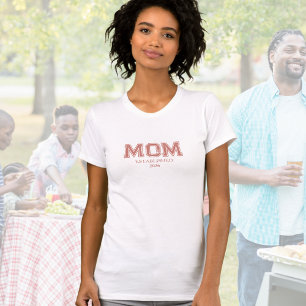 Camiseta Nome da Mãe Estabelecida Ano Vermelho