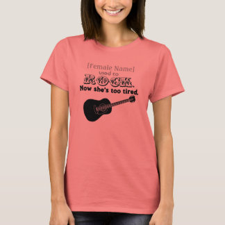 Camiseta [Nome da Mulher] Usado para Rock- Agora ela está m