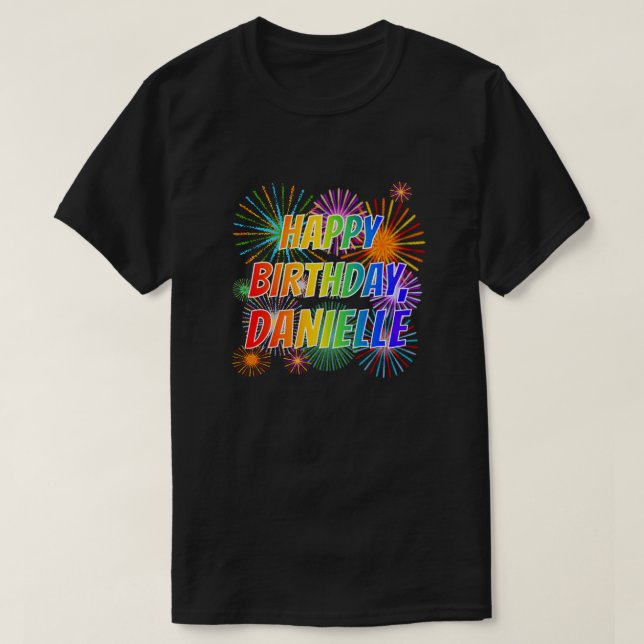 Camiseta Nome "DANIELLE", Diversão "FELIZ ANIVERSÁRIO" (Frente do Design)