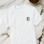 Camiseta Nome de Foto de Pet do Crachá Personalizado de Gru<br><div class="desc">Este design simples e clássico é composto por tipografia serif e adiciona uma foto personalizada.</div>
