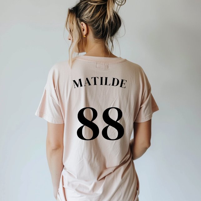 Camiseta Nome do logotipo rosa Número moderno simples (Criador carregado)