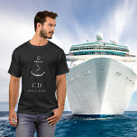 Camiseta Nome do monograma do marinheiro de âncora prateado<br><div class="desc">Um fundo preto,  decorado com uma falso âncora prateada. Personalize e adicione as iniciais do monograma e o nome do cheio.</div>