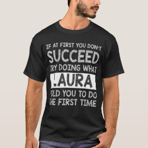 Camiseta Nome do Presente LAURA Personalizado Aniversário E