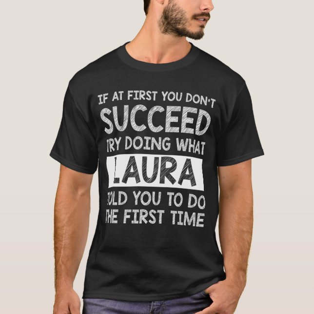Camiseta Nome do Presente LAURA Personalizado Aniversário E (Frente)