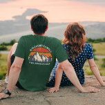 Camiseta Nome do soquete Sunset Montanha da Reunião Persona<br><div class="desc">Este legal pôr do sol sobre montanhas rochosas na natureza faz uma imagem excelente para um conjunto de t-shirts personalizadas para uma reunião familiar, viagem de ida e volta ou férias de verão. Comemore sua semana de feriado com camisetas que combinem com um nome no bolso para mãe, pai, irmão...</div>