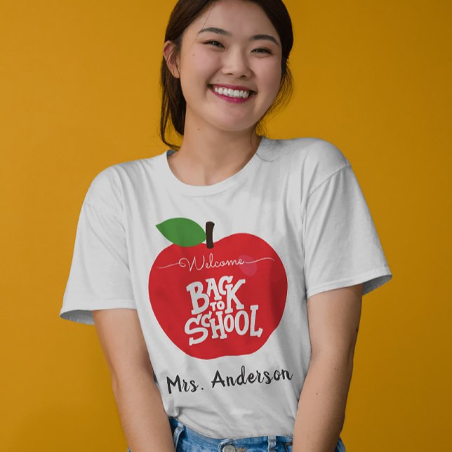 Camiseta Nome personalizado Apple Bem-vindo de volta ao pro (Custom Name Apple Welcome Back to School Teacher T-Shirt)