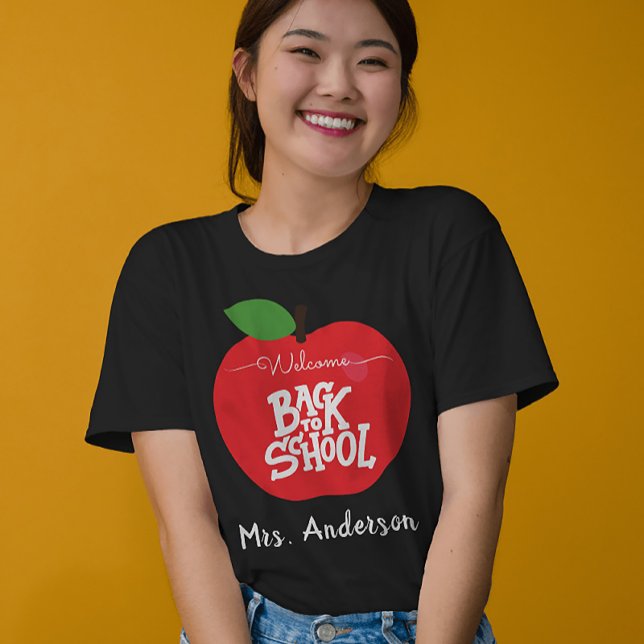 Camiseta Nome personalizado Apple Bem-vindo de volta ao pro (Custom Name Apple Welcome Back to School Teacher T-Shirt)