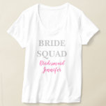Camiseta Nome Personalizado Cor-de-Rosa Bridesmaid: Bachelo<br><div class="desc">Linda caligrafia,  camiseta rosa da Bridesmaid. Perfeito para camiseta de papel de casamento. Esquadrão noivo.</div>