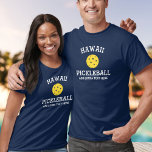 Camiseta Nome Personalizado do Parceiro de Adicionar Clube<br><div class="desc">Mostre o seu amor pela bola de picles do Havaí (facilmente mude o nome do estado e a cor da camisa) com esta incrível camisa de picleball para clubes, times, parceiros ou visto de campo do dia a dia. Basta adicionar suas três linhas de texto personalizado para fazer uma camisa...</div>